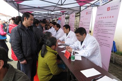 省衛(wèi)生計(jì)生委醫(yī)療專家義診咨詢服務(wù)受歡迎